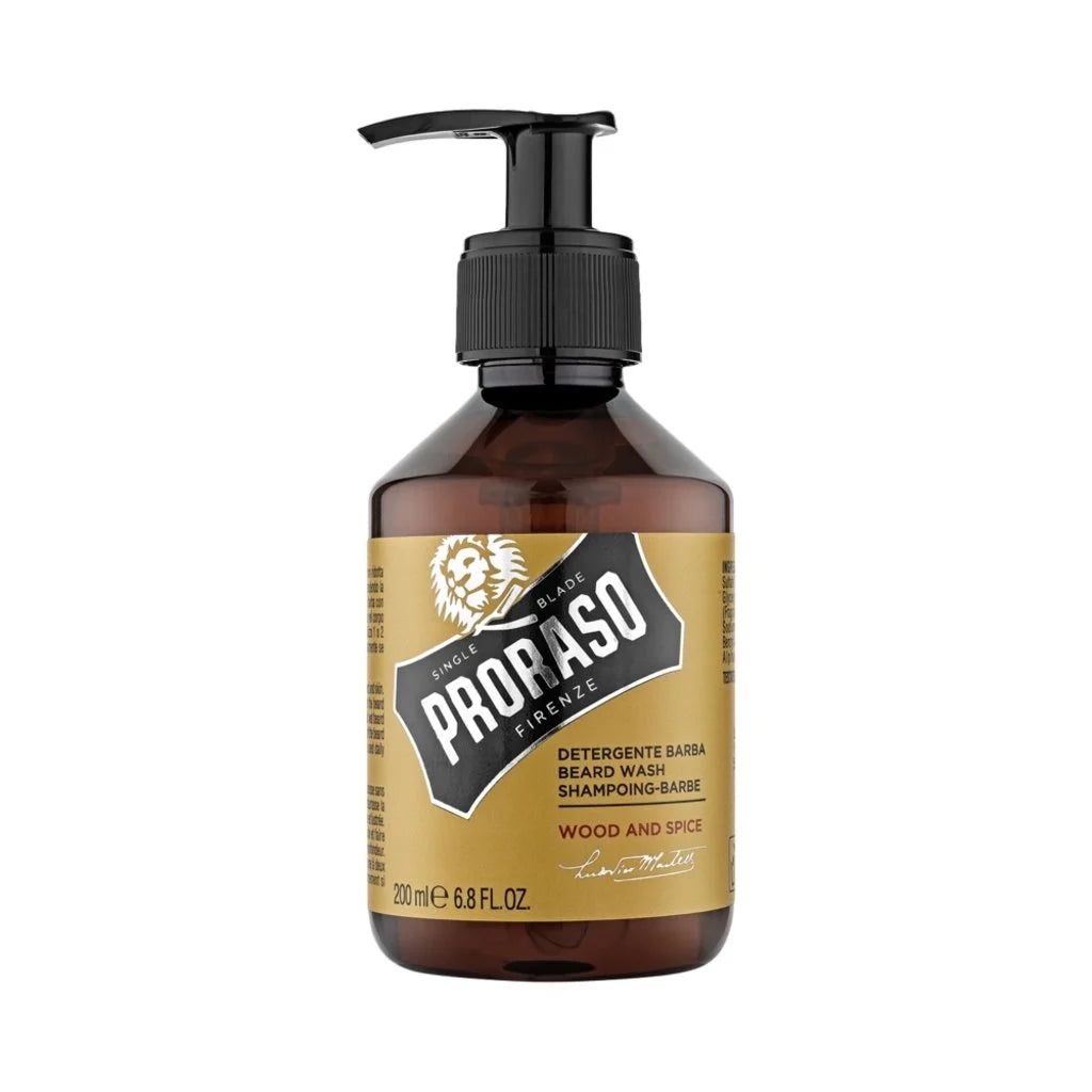 Braune Flasche mit schwarzem Pumpkopf. Etikett mit Logo und Schriftzug. Text: Detergente Barba, Wood and Spice.