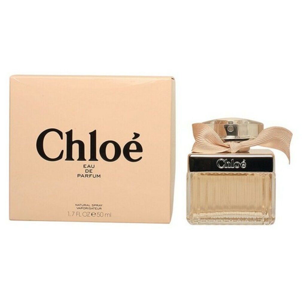 Chloé Eau de Parfum Flakon und Verpackung. Beige Box mit schwarzem Schriftzug Chloé. Flakon mit Schleife.