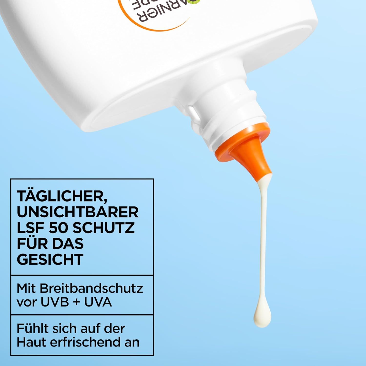 Produkt wird aus Flasche gegossen. Text: Täglicher, unsichtbarer LSF 50 Schutz für das Gesicht. Mit Breitband-Schutz.
