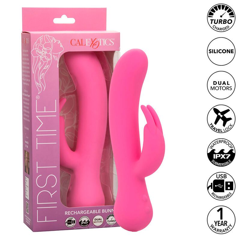 Verpackung mit rosa Dualstimulator. Produktname: Calexotics First Time Bunny. Sichtbare Merkmale: Turbo, Silikon, Dual Motors, wasserdicht, USB.