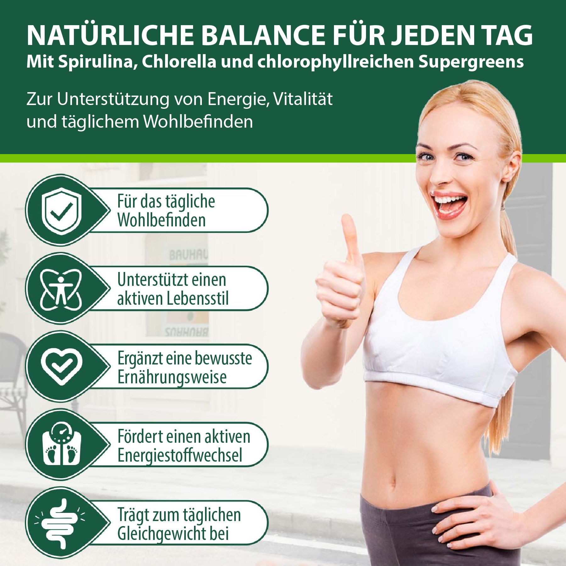 Frau gibt Daumen hoch neben Liste von Vorteilen für P-Beauty Spirulina Chlorella Softgels.