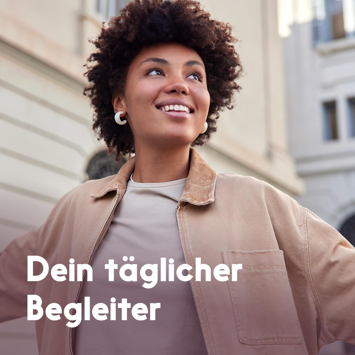 Frau blickt nach oben, Text: "Dein täglicher Begleiter".