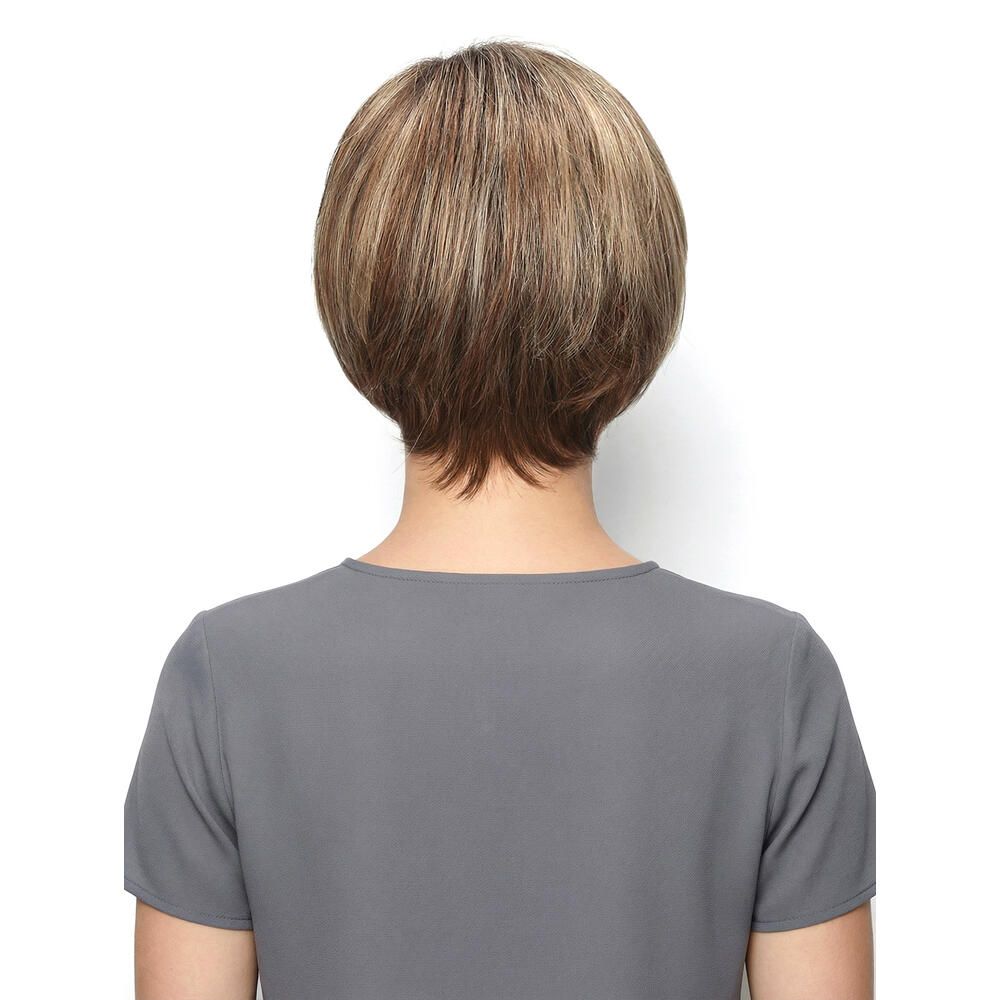 Kurzhaarperücke von hinten. Blonde und braune Strähnen. Kurzer Nackenbereich. Auf weißem Hintergrund.