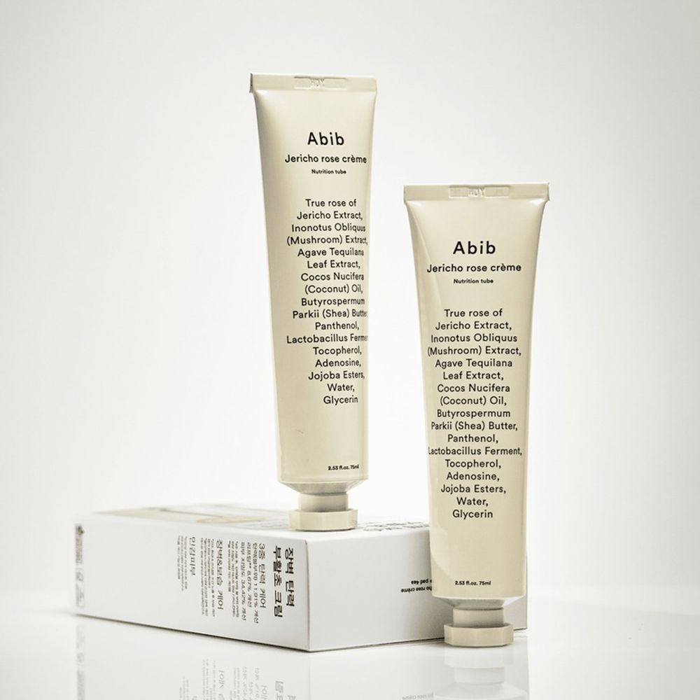Zwei Abib Jericho Rose Crème-Tuben und eine Schachtel. Weißes Design mit schwarzer Schrift. Inhaltsstoffe sind aufgeführt. 75 ml.