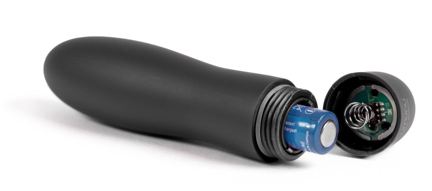 Schwarzer Minivibrator, geöffnet. Innenliegende Batterie und elektronische Komponenten sichtbar.