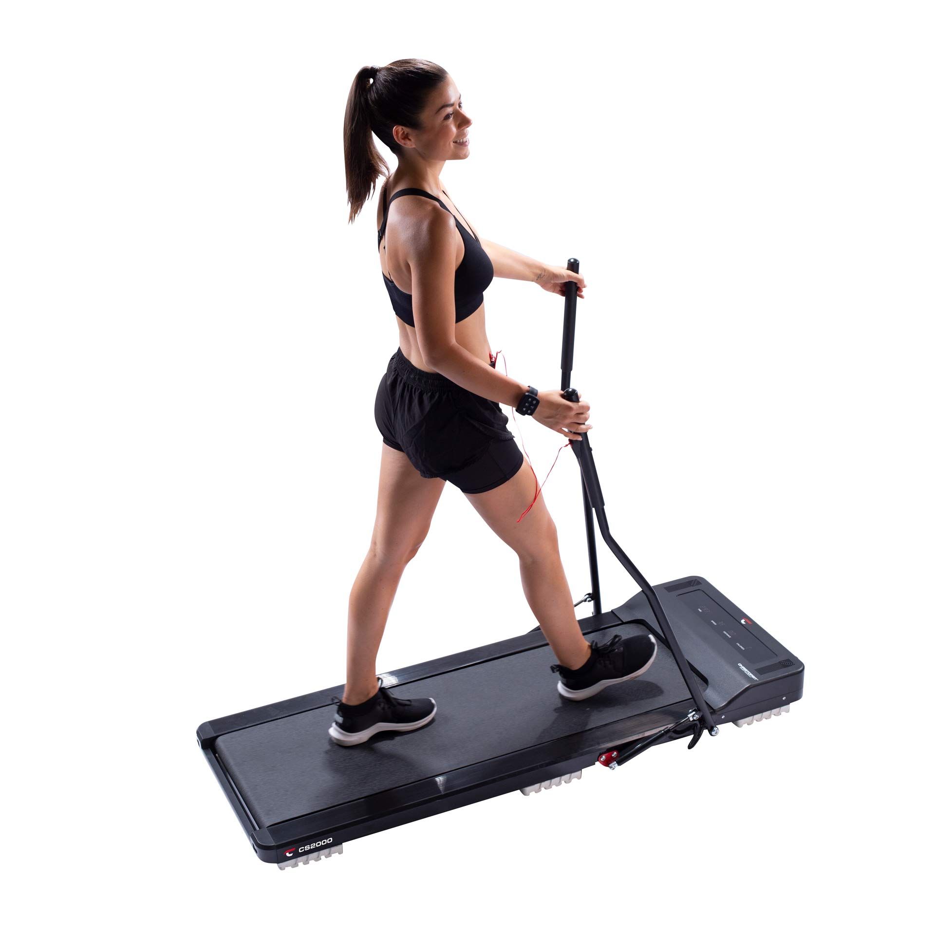 Gehende Frau auf CHRISTOPEIT SPORT Walking Pad. Schwarzes Laufband mit Haltegriffen. Armbanduhr.