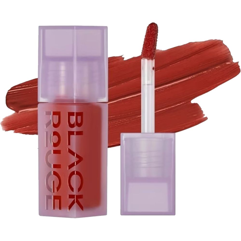 Lippenstift-Flakon mit Deckel und Applikator. Auf dem Flakon steht in Großbuchstaben BLACK ROUGE. Die Flüssigkeit ist rotbraun.