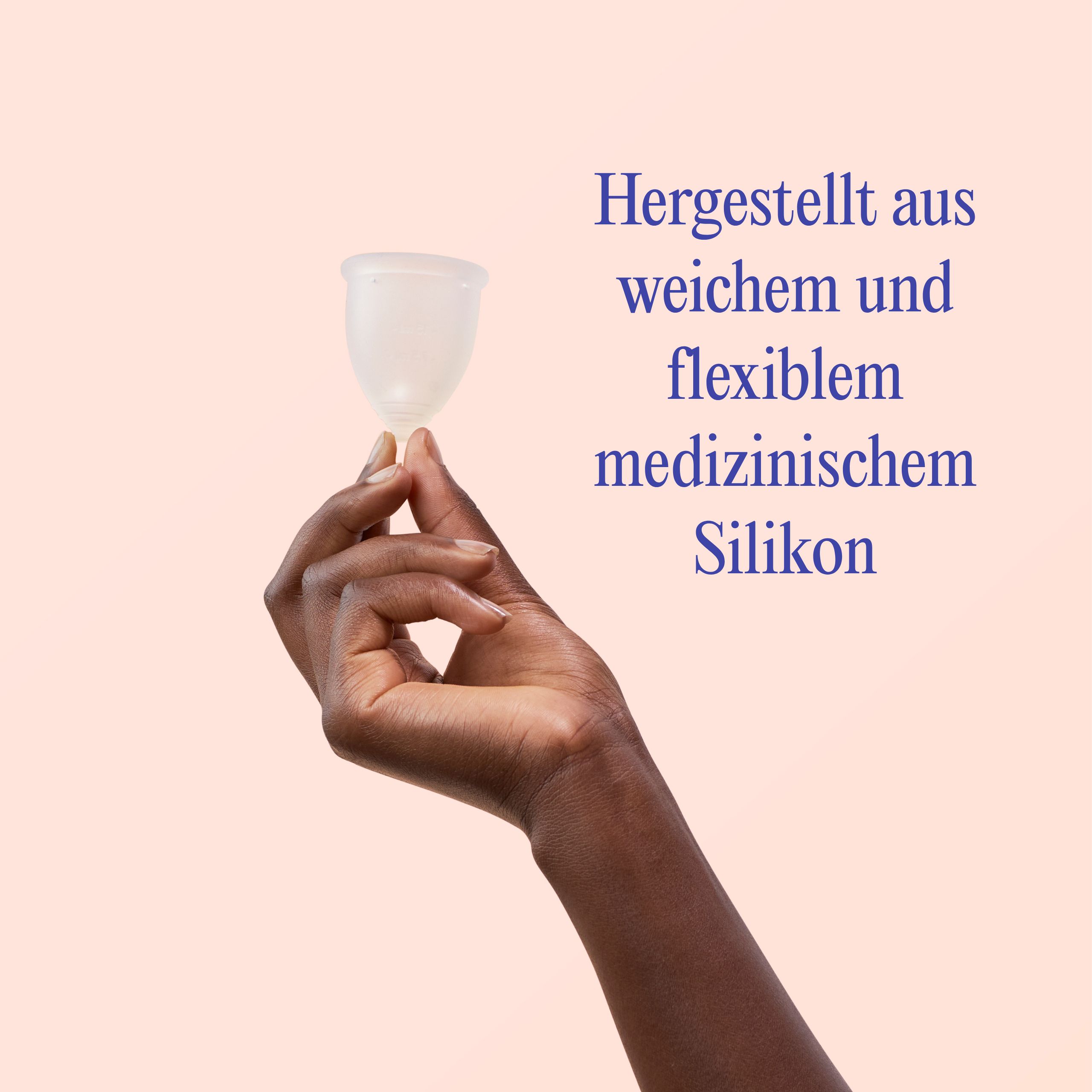 Lila Verpackung mit "Yoni" Schriftzug. Menstruationstasse, Größe 1. Medizinische Silikon.