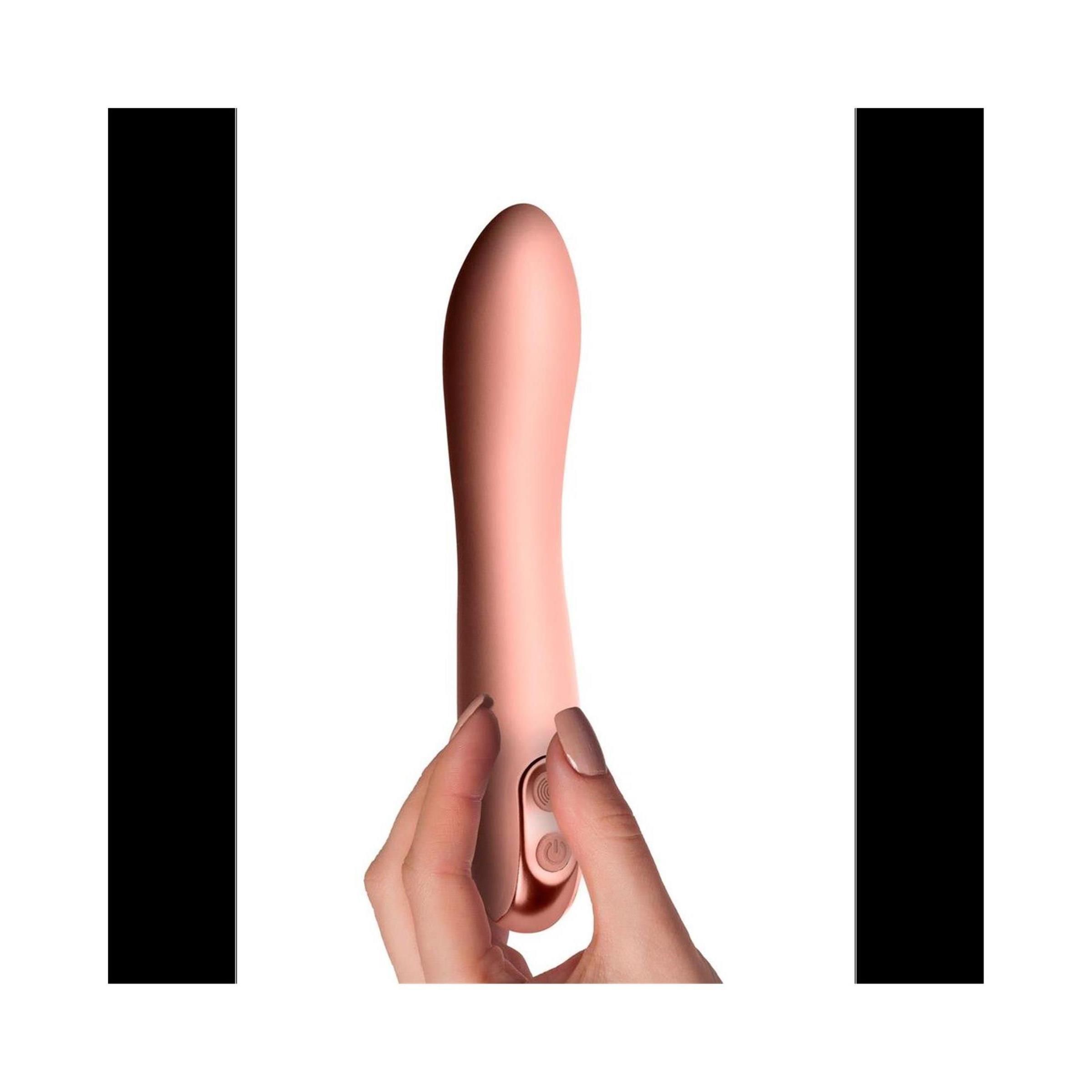 Rosa Vibrator mit zwei Knöpfen. Hand berührt das Produkt. Produkt mit abgerundeter Spitze.
