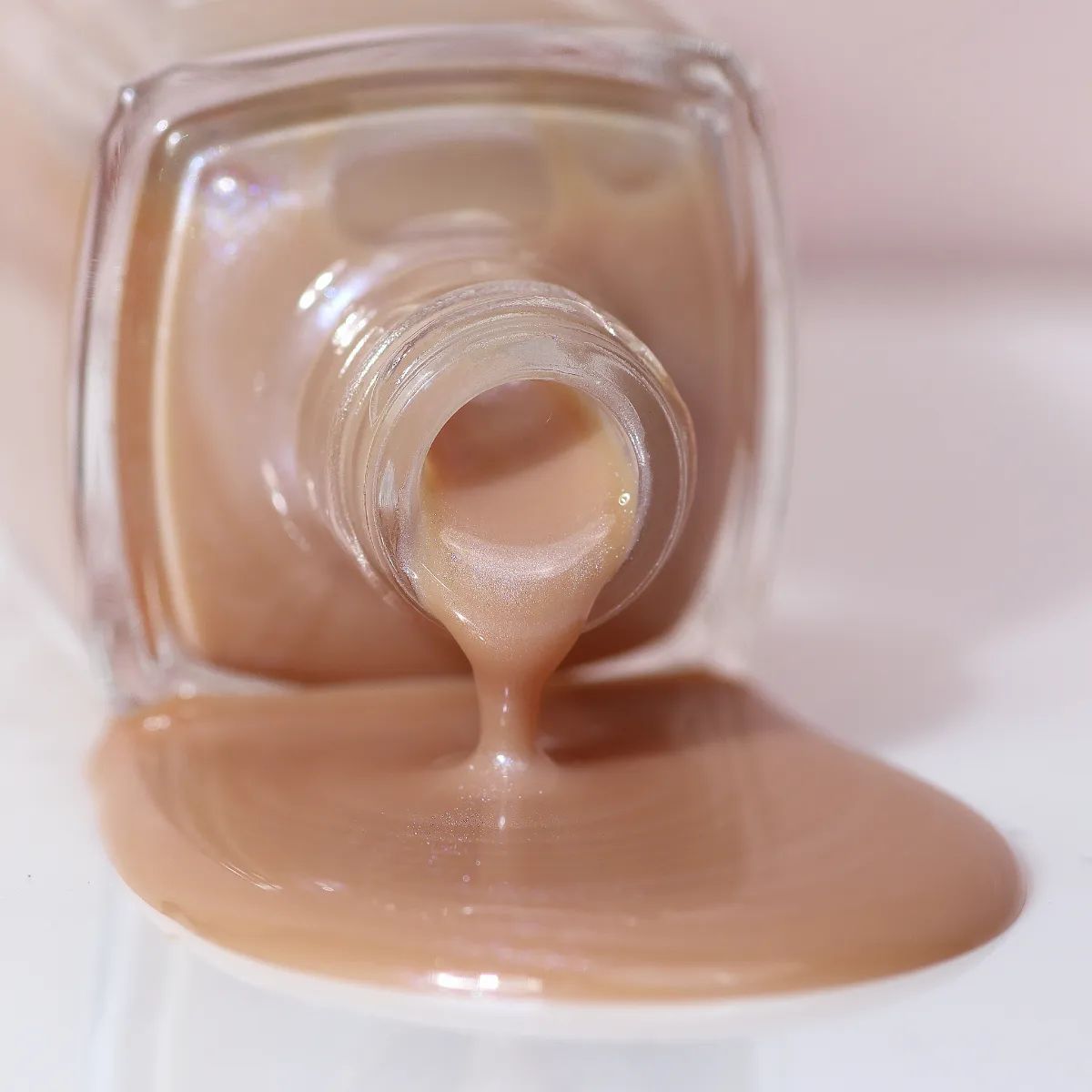 LONDONTOWN kur Illuminating Nail Concealer Nagelaufheller Bare