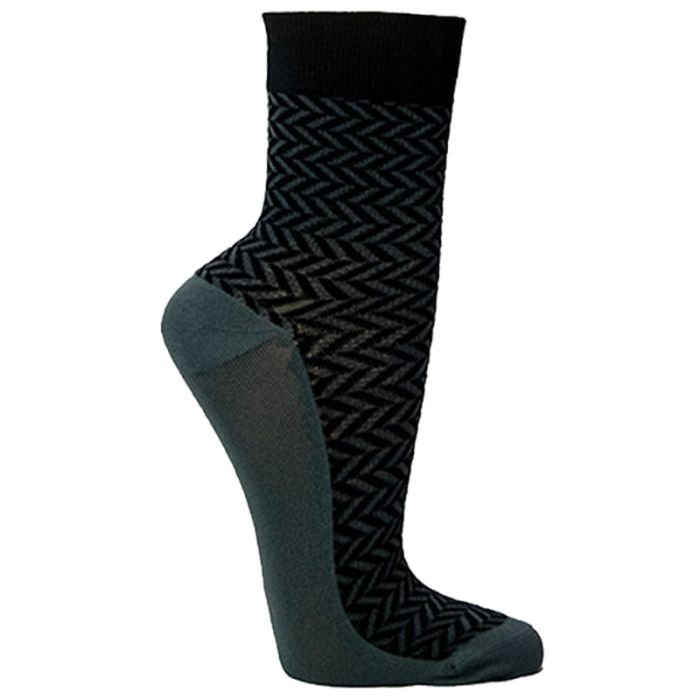 Grau-schwarze Stützsocken. Schwarzer Bund, graue Ferse und Spitze. Muster mit Zickzack-Design in Schwarz und Grau.
