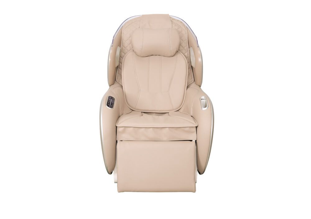 Massagesessel, Frontansicht. Beige Sitzfläche, Rückenlehne und Armlehnen. Weiße Seitenteile. Integrierte Fußstütze.