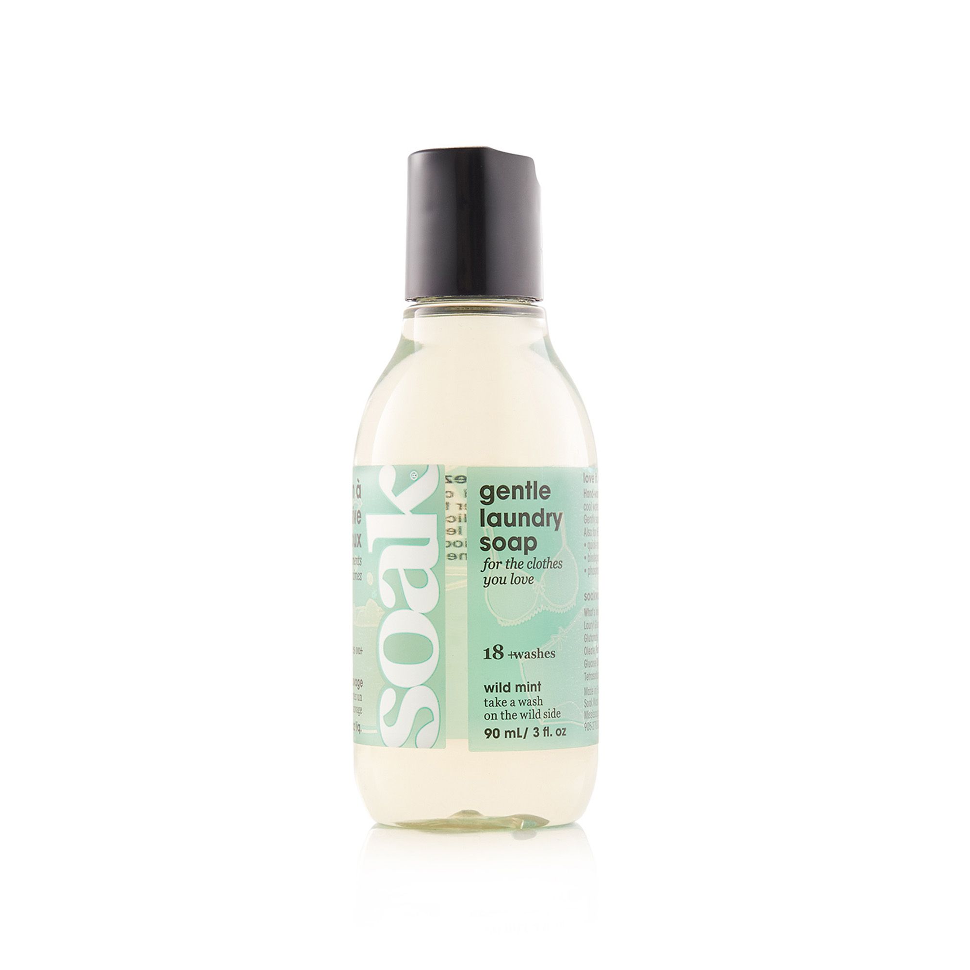 Flasche mit Waschmittel. Schwarzer Deckel, grünes Etikett mit Text: gentle laundry soap, 18 washes, wild mint, 90 ml.