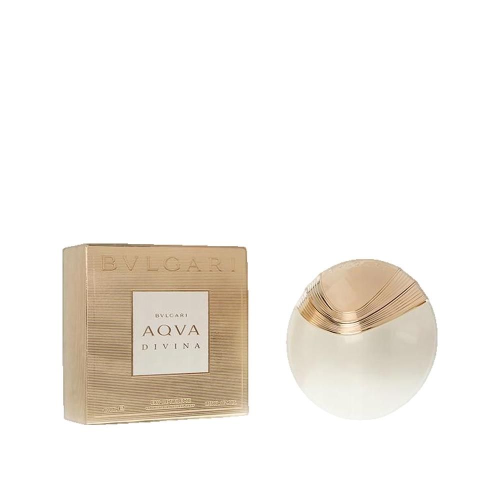 Goldfarbene Schachtel und Flakon. Auf der Schachtel steht "BVLGARI AQVA DIVINA". Der Flakon ist rund, weiß und goldfarben.