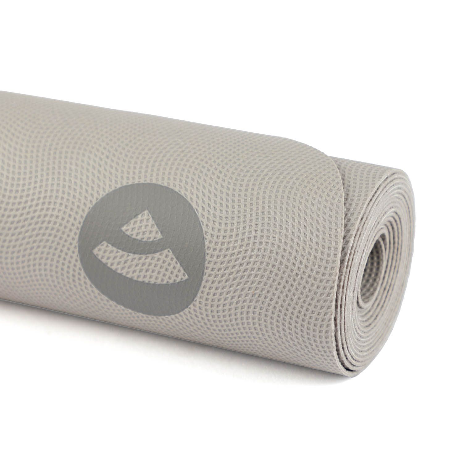Gerollte Yogamatte, graues Material. Logo. Naturkautschuk. Für Yoga und Fitness.