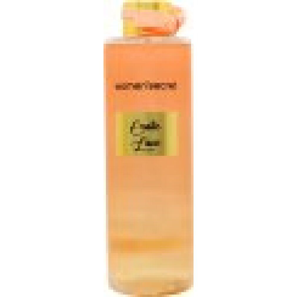 Women's Secret Body Mist Exotic Love in einem transparenten Flakon mit rosa Schleife, isoliert.
