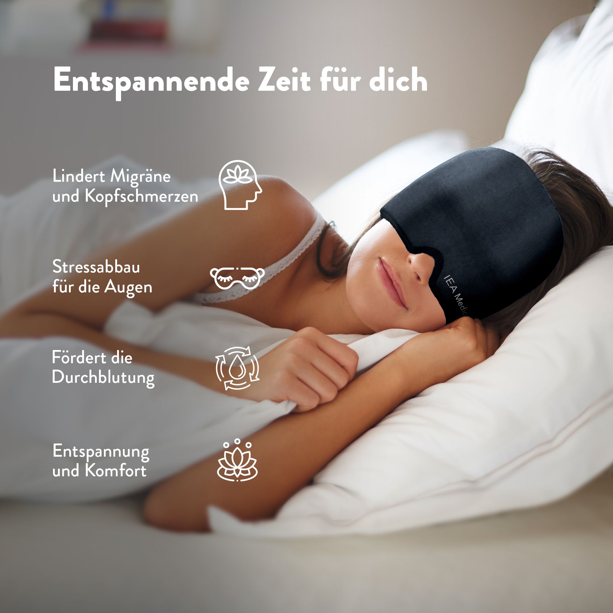 Person liegt im Bett mit schwarzer Migränemaske. Text: Entspannende Zeit für dich. IEA Medical Logo.