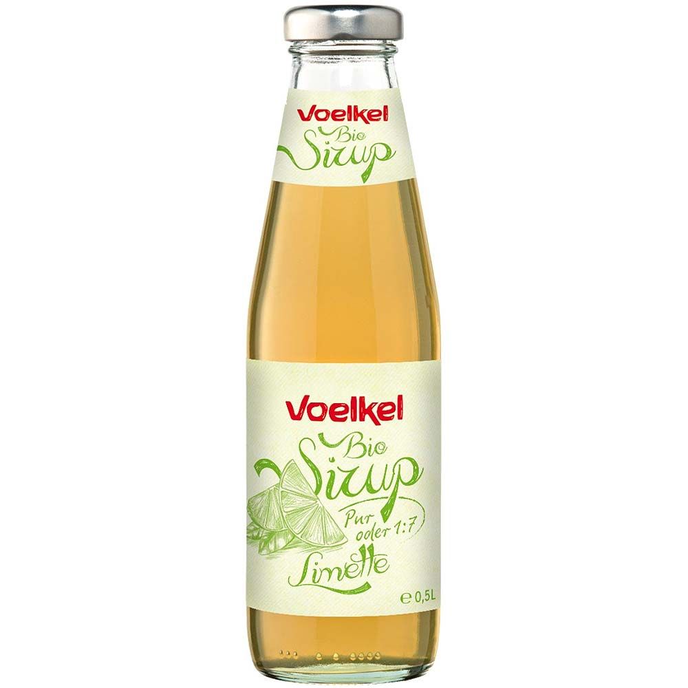 Glasflasche mit gelbem Inhalt. Etikett mit "Voelkel Bio Sirup Limette". Deckel silberfarben.