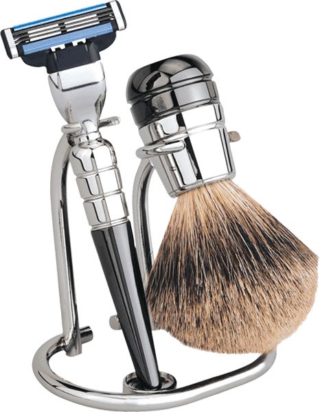 Rasierer und Rasierpinsel in Halterung. Verchromte Halterung, Rasierer mit drei Klingen, Rasierpinsel mit dunklen Borsten.