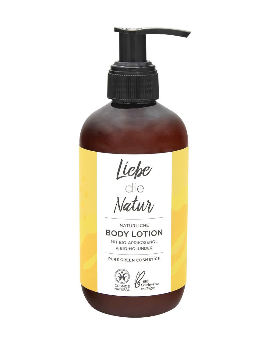 Braune Flasche Bodylotion mit gelbem Etikett. Text: Liebe die Natur, natürliche Body Lotion, Bio-Aprikosenöl & Bio-Holunder. Mit Cosmos Natural-Siegel.