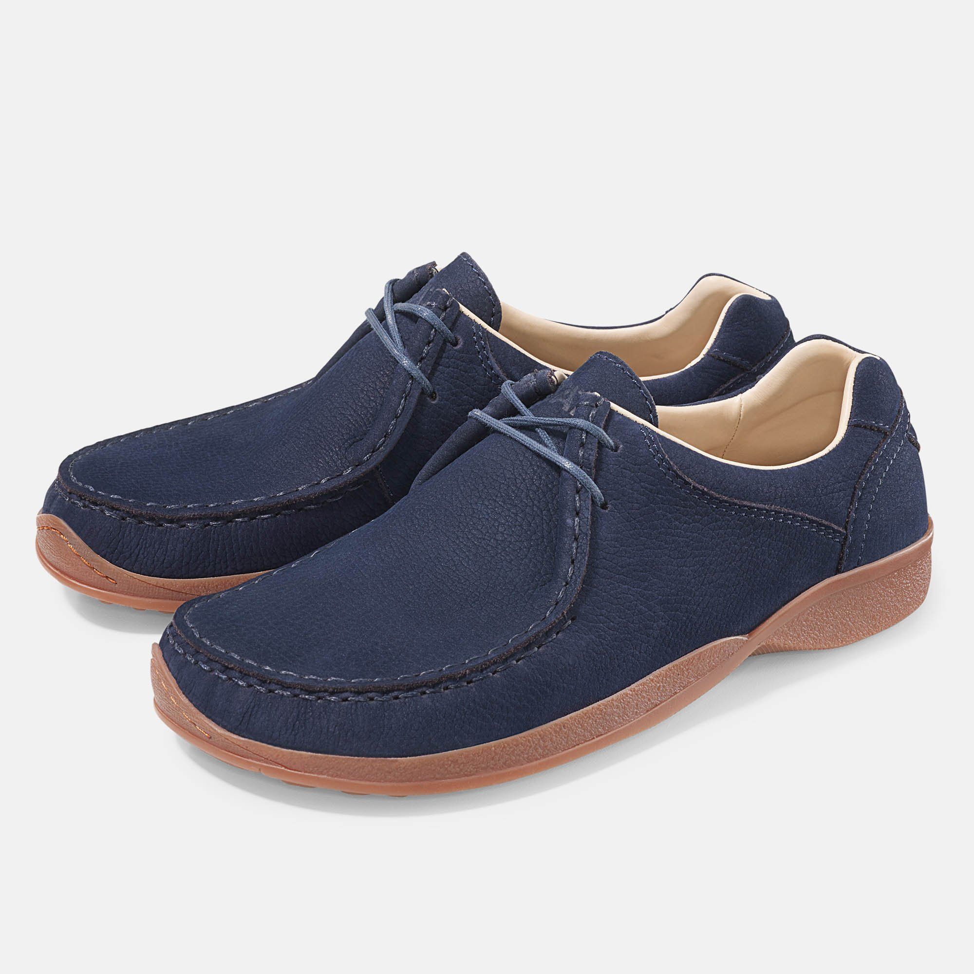 Zwei blaue Herren-Schnürschuhe mit brauner Sohle. Hellbraunes Innenfutter. Nahtdetails.