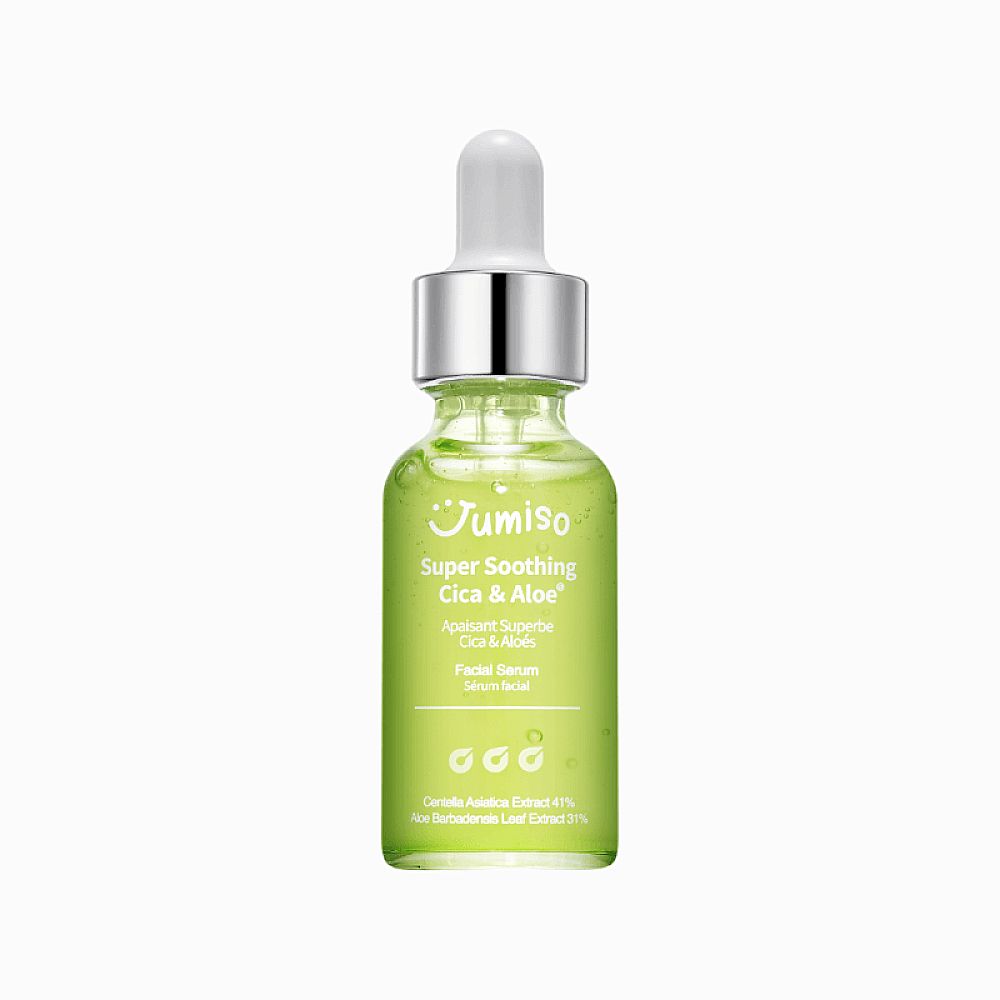 Grüne Glasflasche mit Pipette. Aufschrift: JUMISO Super Soothing Cica & Aloe. Gesichtsserum.