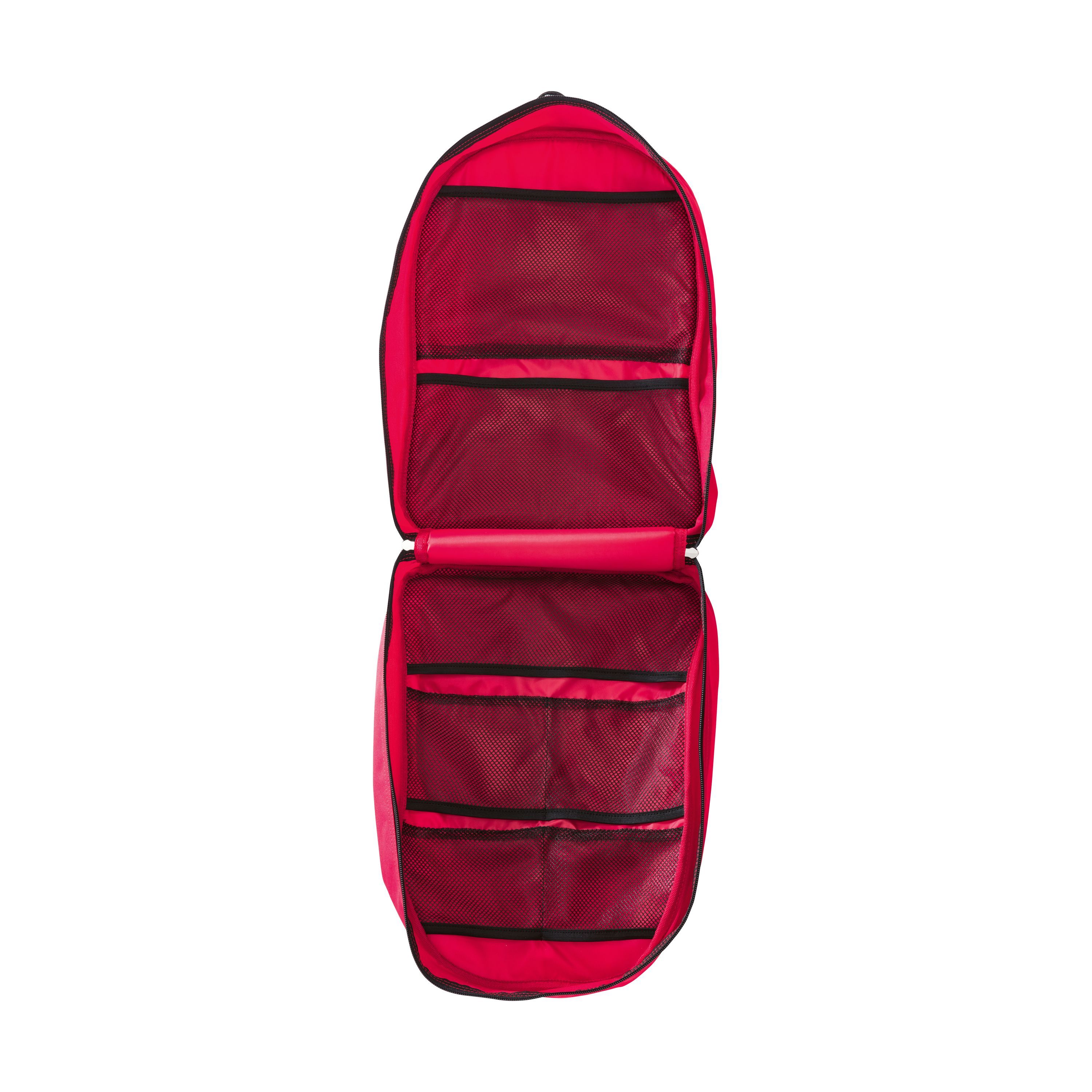 Roter Erste-Hilfe-Rucksack, geöffnet. Innenfächer mit schwarzen Netzen. Leere Tasche.