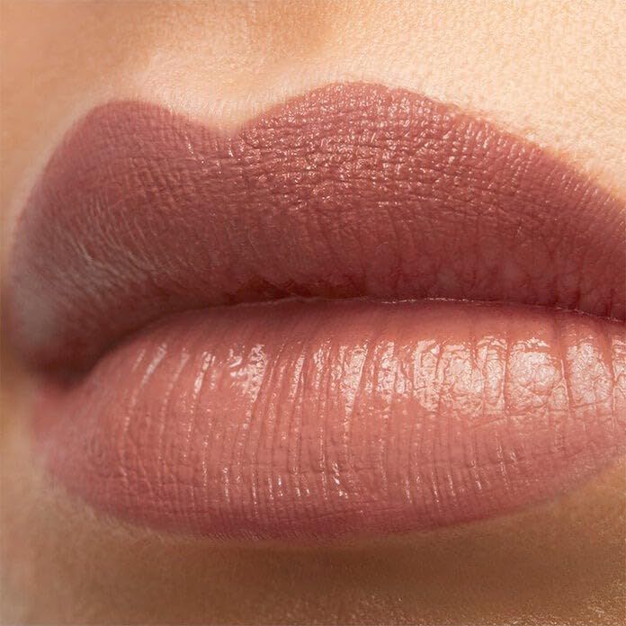 Lippen mit Yves Saint Laurent Rouge Pur Couture N3.