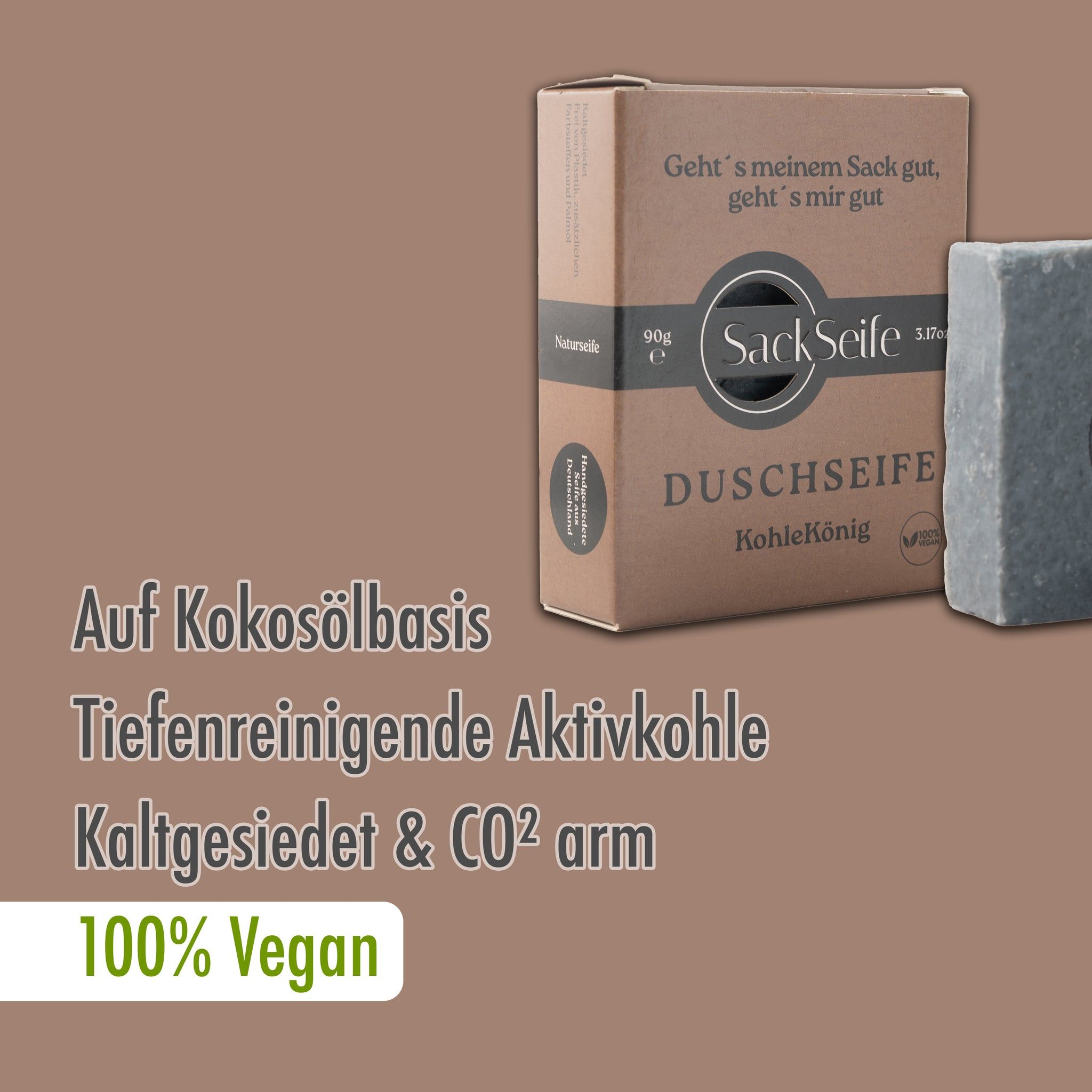 Produkt und Verpackung. Karton mit Produktname und Text. Text: Auf Kokosölbasis, Tiefenreinigende Aktivkohle, Kaltgesiedet & CO2 arm, 100% Vegan.