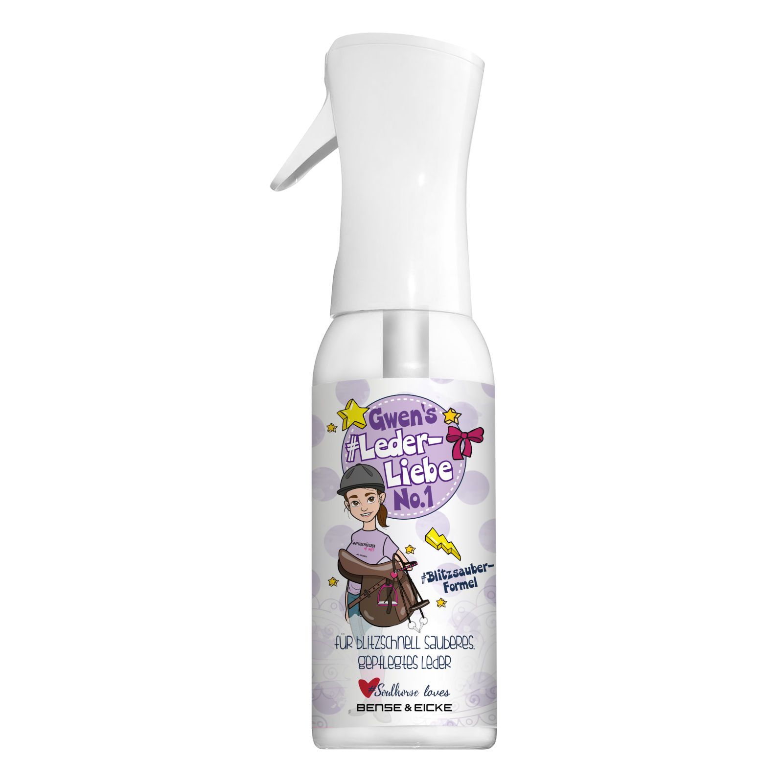 Sprühflasche mit Aufschrift "Gwen's Leder-Liebe No. 1". Etikett mit Illustration eines Mädchens mit Sattel. Text: "Für blitzschnell sauberes, gepflegtes Leder".