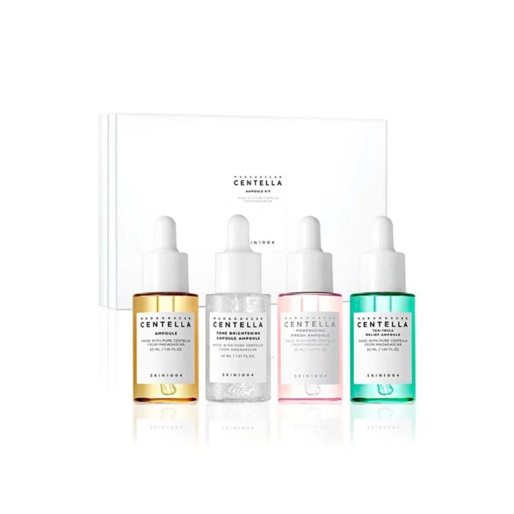 Vier Ampullen von Skin1004 in einer weißen Geschenkbox, mit Berglandschaft im Hintergrund.