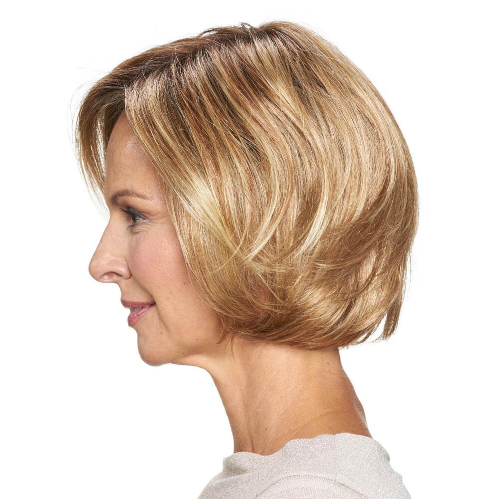 Perücke STOCKHOLM, blond, kurze Haare. Seitenansicht. Hellbraune Strähnen. Gestufte Form.