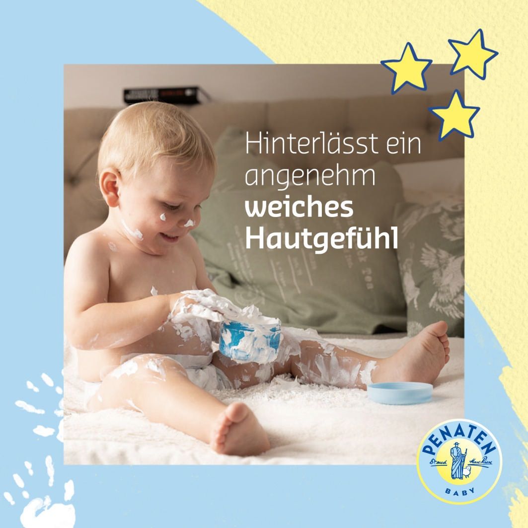 Blauer Hintergrund mit Weltkugel-Symbol. Text: 38% weniger Plastik. PENATEN Baby Logo.