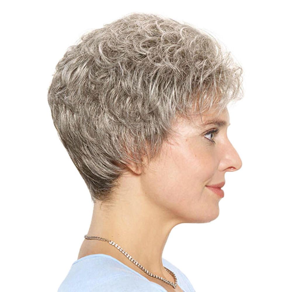 Kurzhaarperücke, graues Haar, Frau mit Halskette. Seitenansicht.