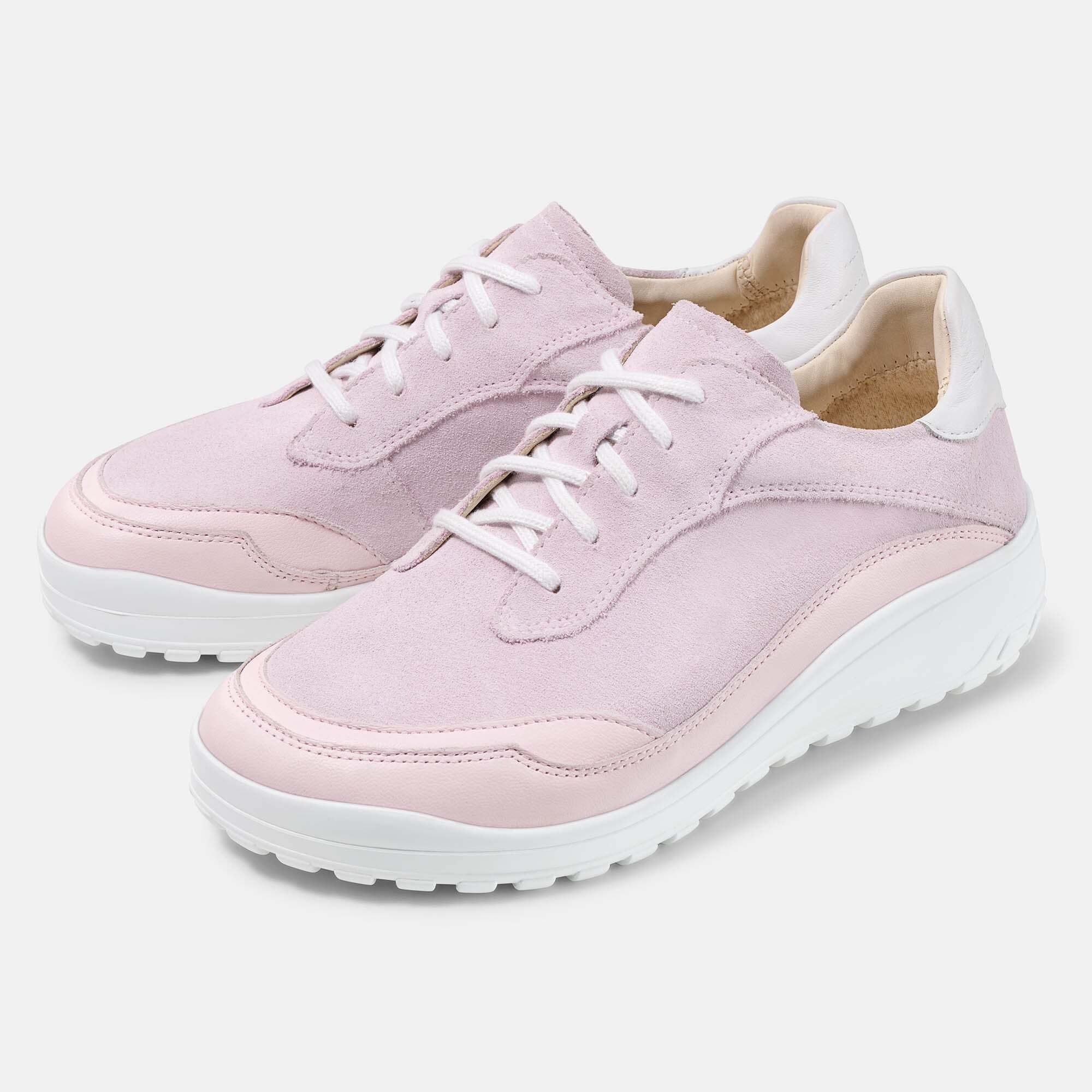 Rosa Damen-Schnürschuhe aus Wildleder mit weißer Sohle und Schnürung.
