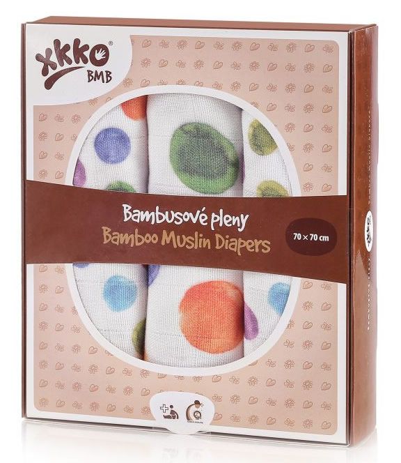 Verpackung mit drei xkko Bambus-Mullwindeln im Digitaldruck, 70x70 cm, mit Watercolour Polka Dots Muster.