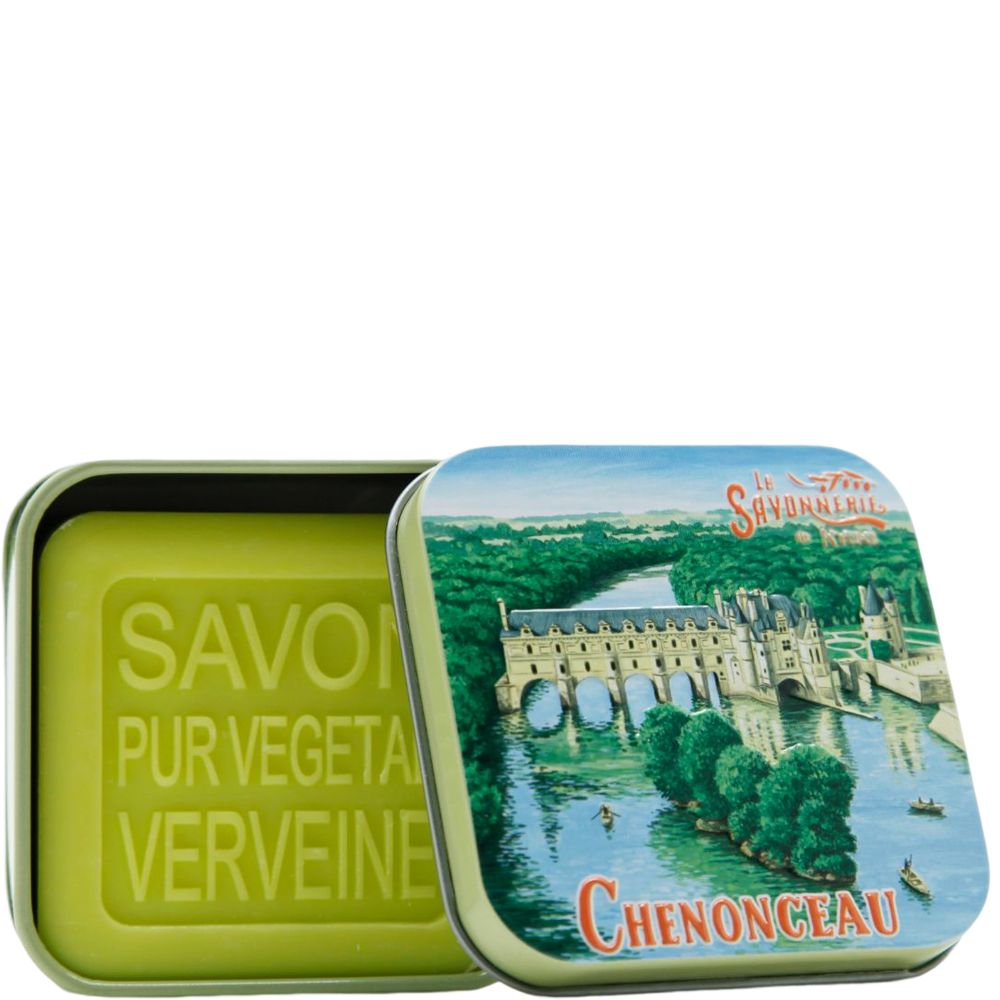 Geöffnete Metallbox mit Seife. Box mit Chenonceau-Motiv, Seife mit Schriftzug "SAVON PUR VEGETAL VERVEINE".
