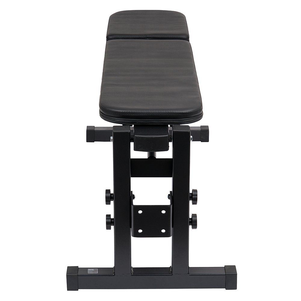 Schwarze, klappbare Trainingsbank. Blick von hinten. Verstellbare Rückenlehne und Sitzfläche. Metallrahmen.