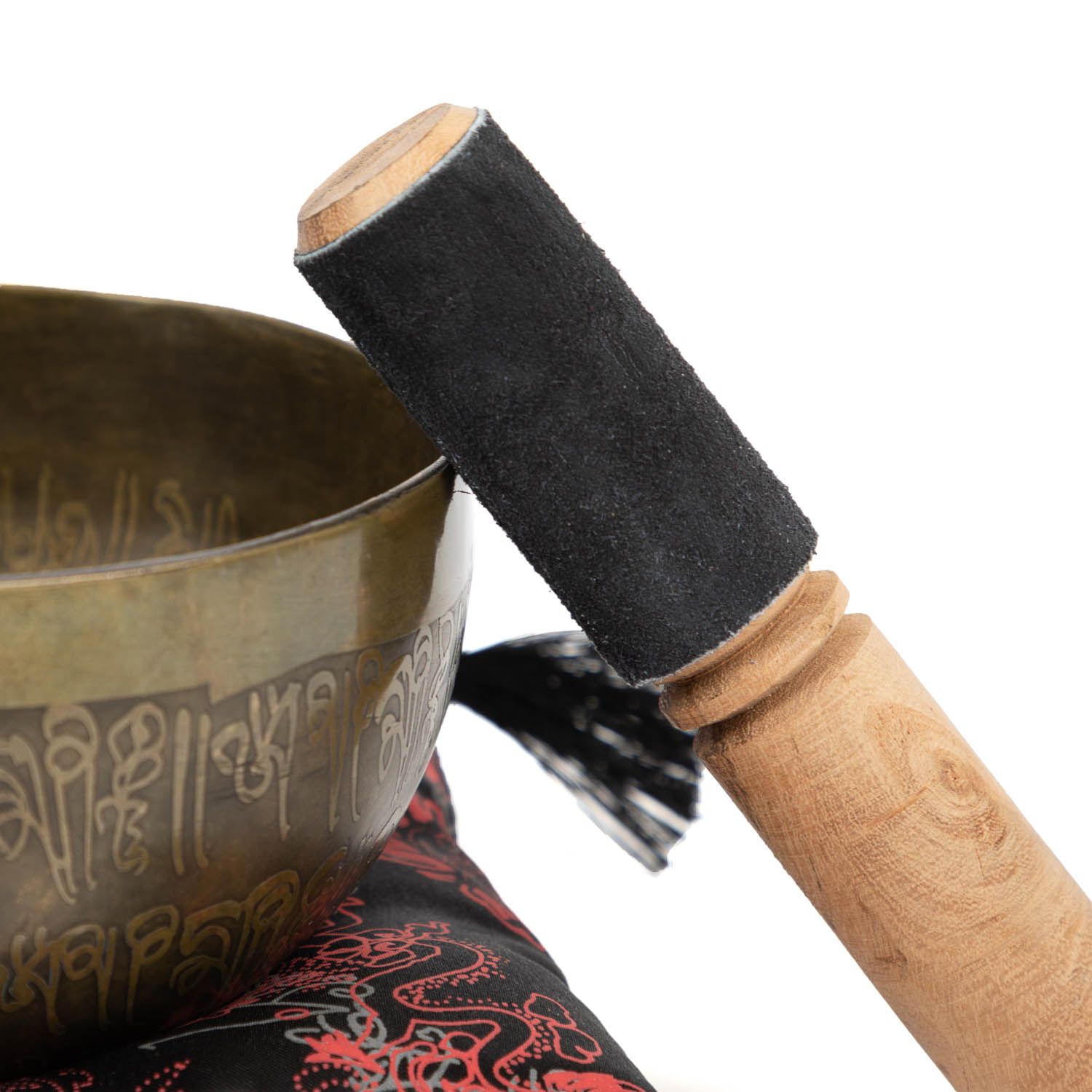 bodhi Tibetische Klangschale mit SCHRIFTZEICHEN, inkl. Kissen, Holzklöppel & BW-Beutel
