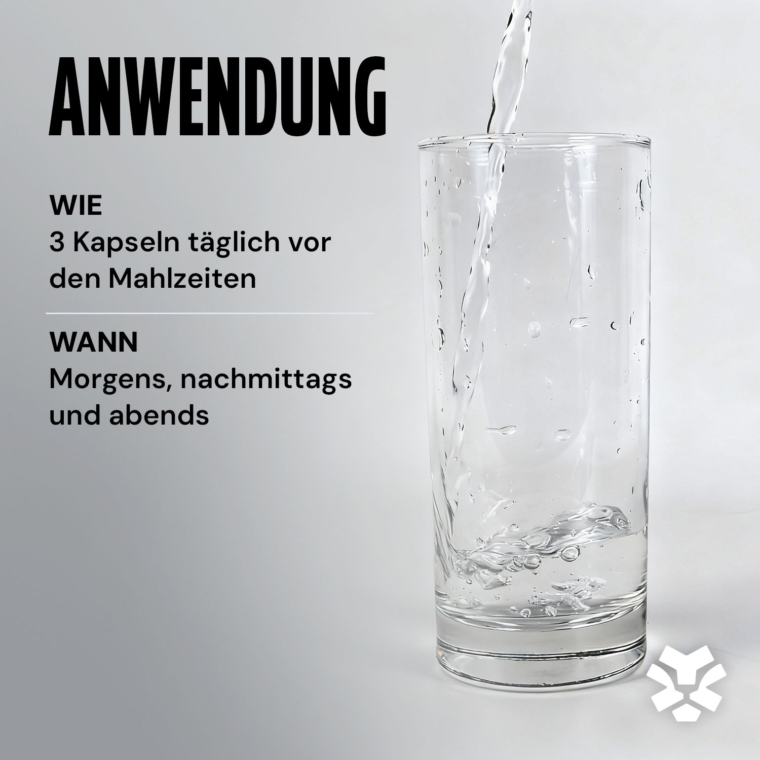 Glas mit Wasser. Text: 3 Kapseln täglich vor den Mahlzeiten. Morgens, nachmittags und abends.
