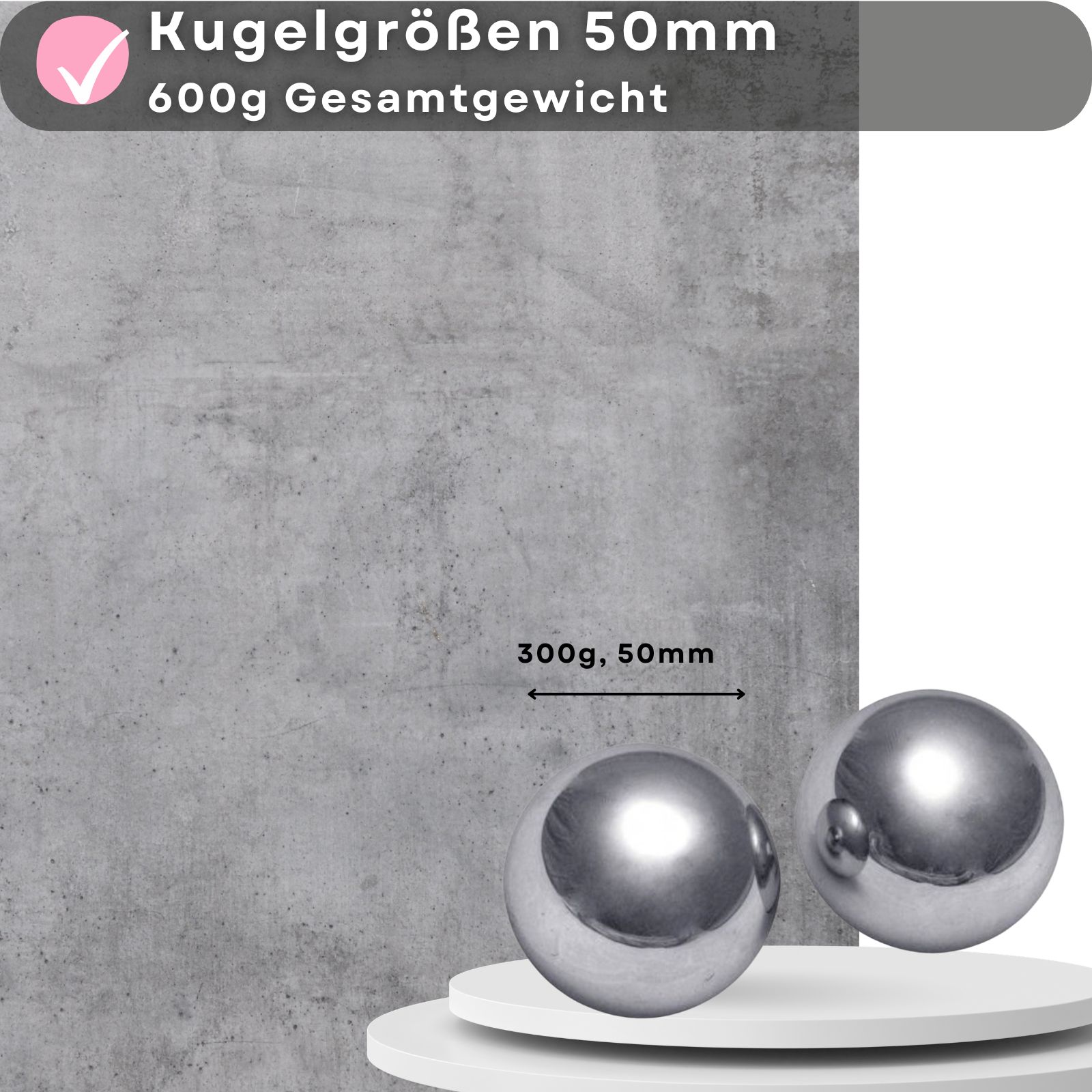Zwei metallische Kugeln. Aufschrift: 300g, 50mm. Aufschrift: 600g Gesamtgewicht. Auf weißer Oberfläche.