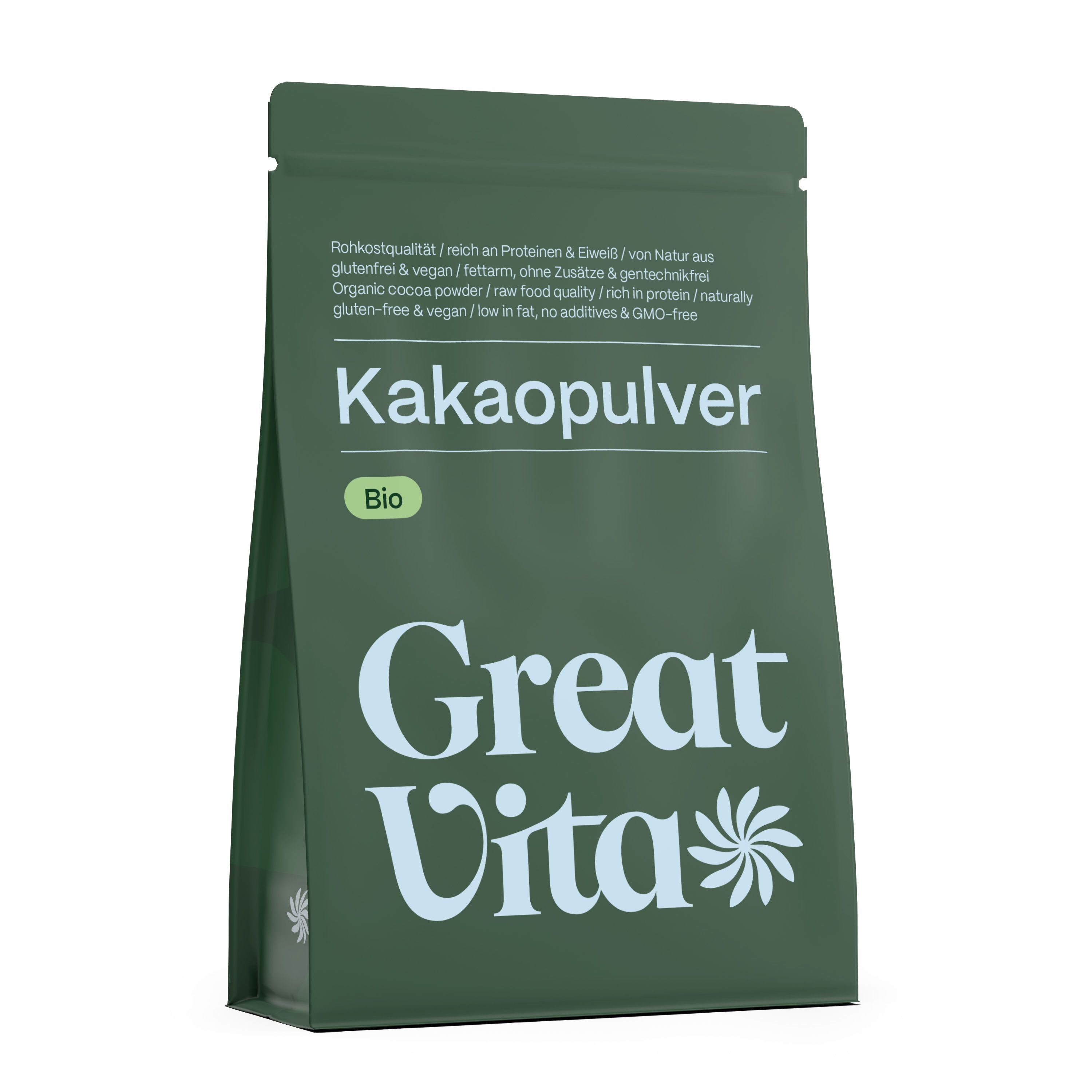 Grüne Verpackung mit Kakaopulver. Text: Kakaopulver, Bio, GreatVita. Glutenfrei, vegan, ohne Zusatzstoffe, fettarm, ohne GMO.