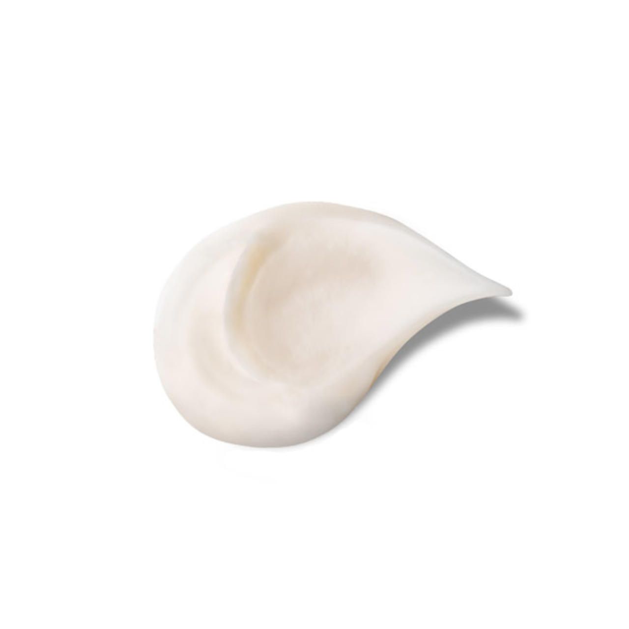 Klecks Creme. Cremefarbene Creme mit glatter Oberfläche.