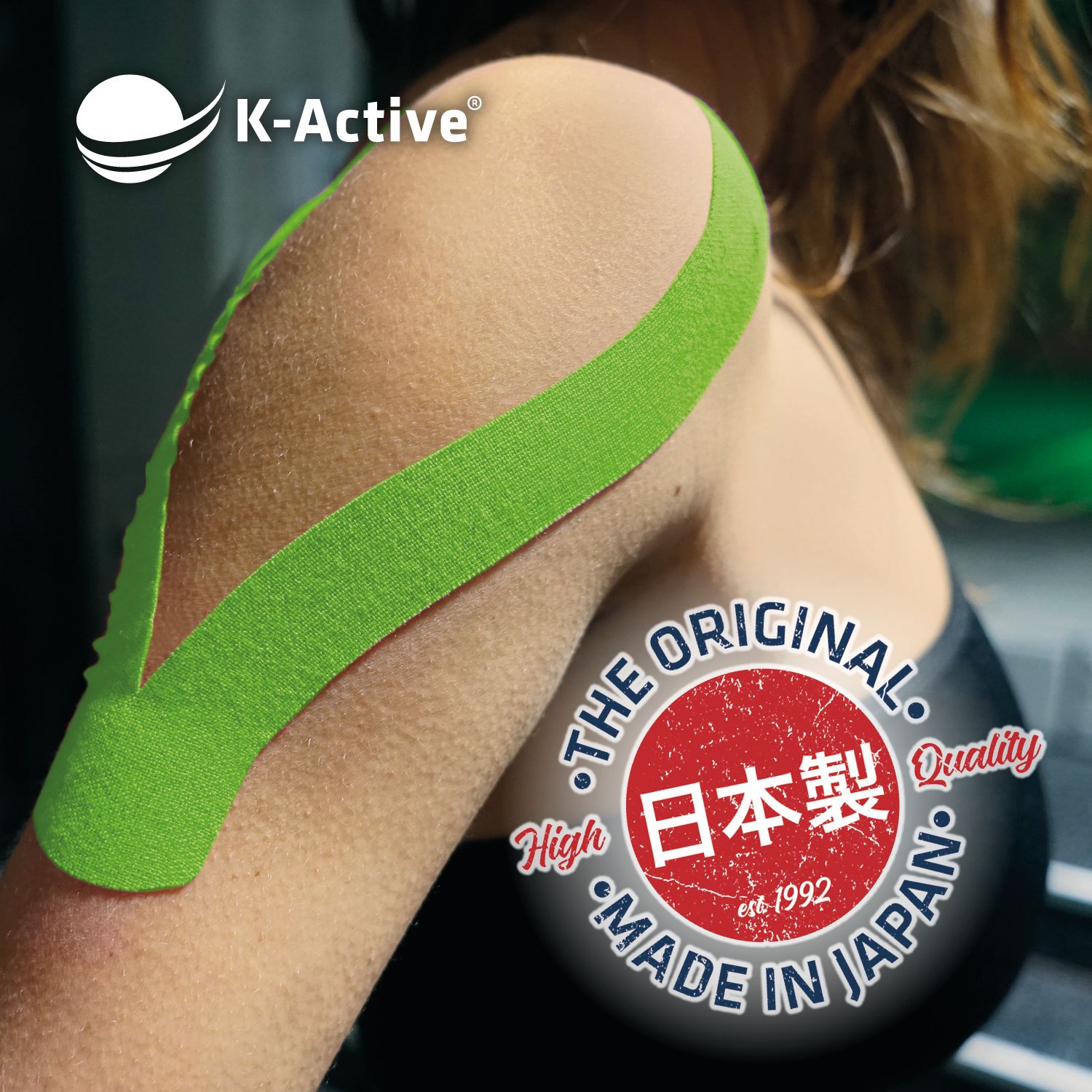Grünes Kinesiologie-Tape auf Arm. Logo K-Active. Aufschrift: Made in Japan.