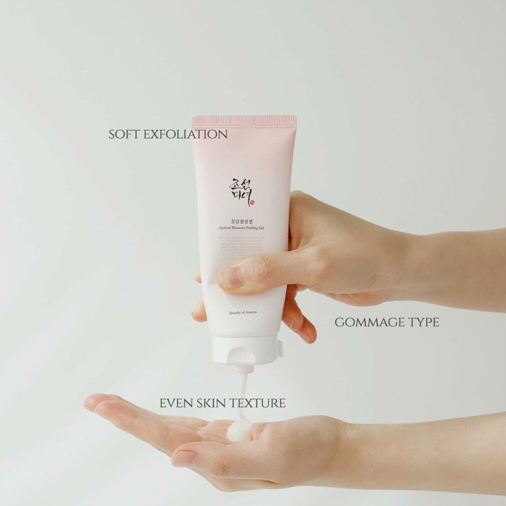 Weiße Tube. Text: Apricot Blossom Peeling Gel. Marke: Beauty of Joseon. Vegan, tierversuchsfrei.