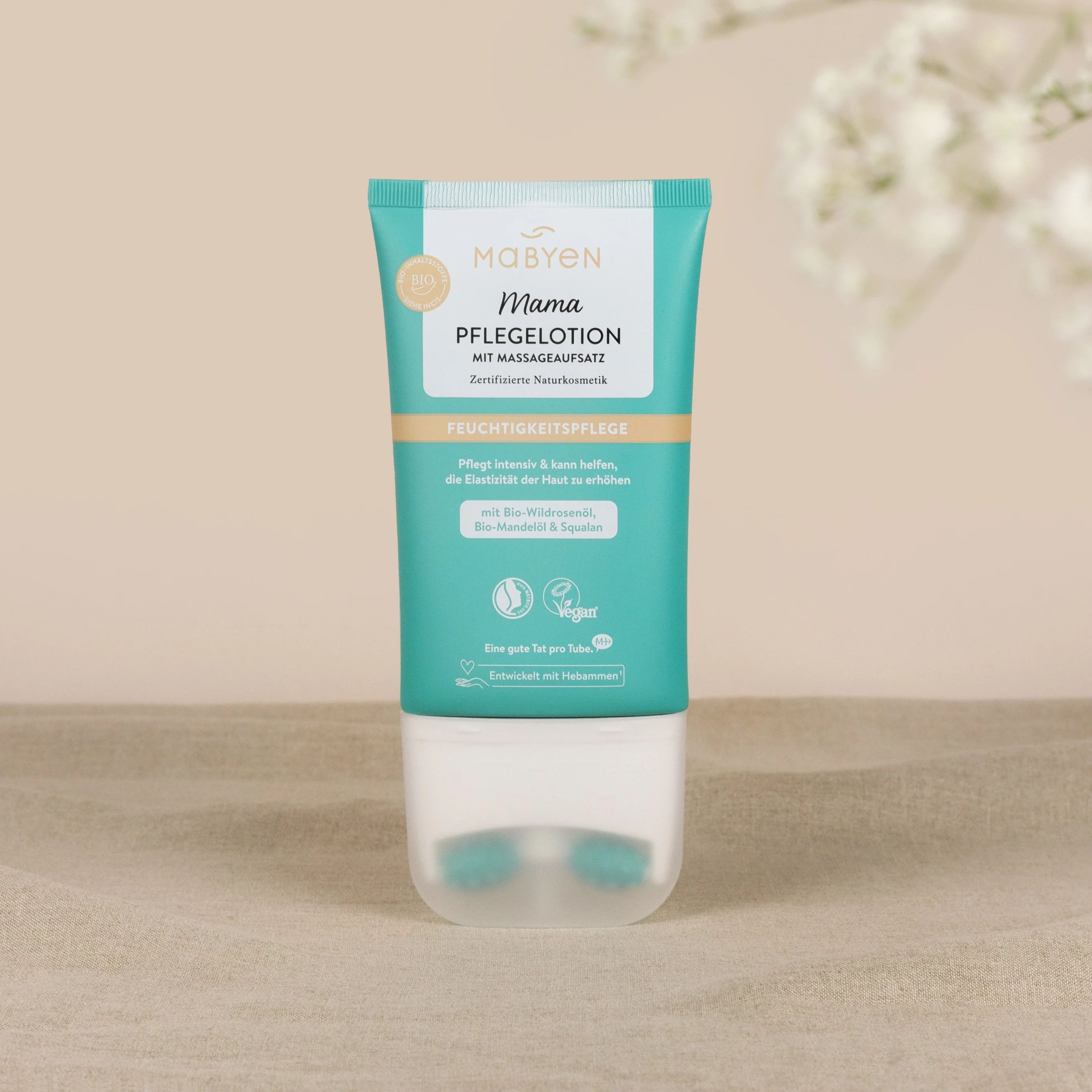 MABYEN Pflegelotion Mama Tube mit Massageaufsatz. Türkis-weißes Design. Text: Feuchtigkeitspflege, Bio-Wildrosenöl, Bio-Mandelöl & Squalan.
