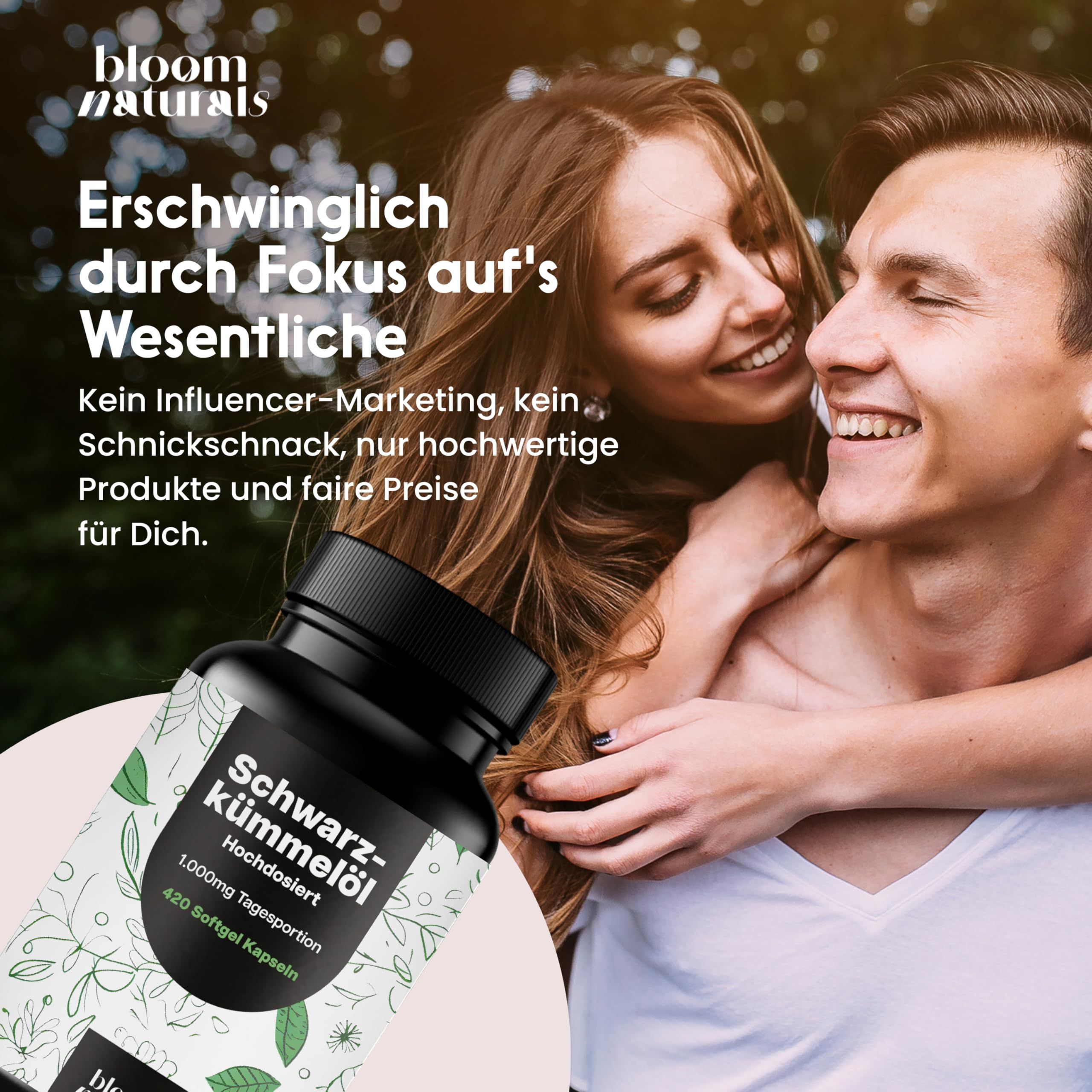 Paar umarmt sich. Schwarze Flasche mit Kapseln im Vordergrund. Text: Erschwinglich durch Fokus auf's Wesentliche.