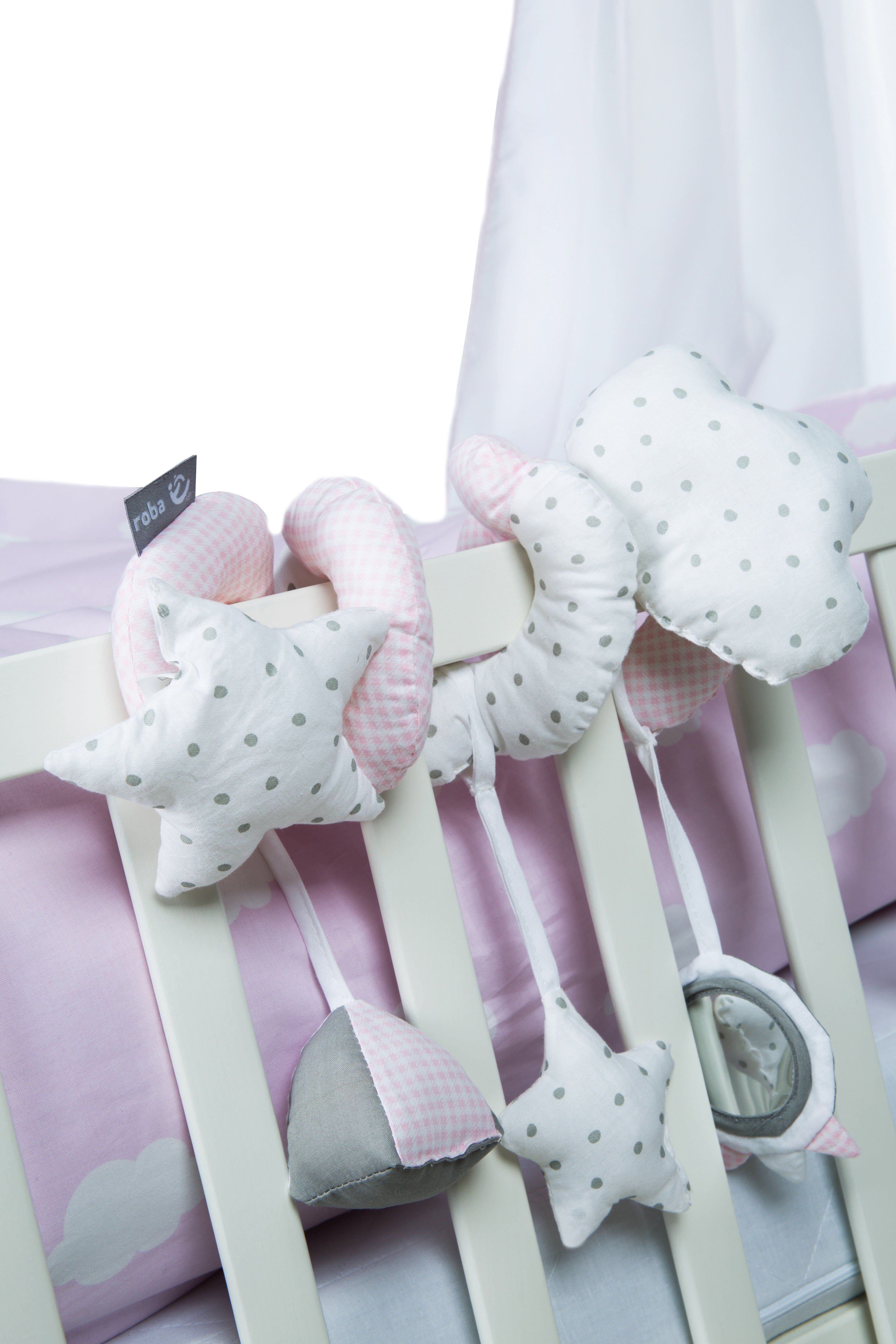 Aktivitätsspirale mit Stern, Wolke, Mond und Spiegel. Rosa und weiß gepunktet, an einem Kinderbett befestigt.