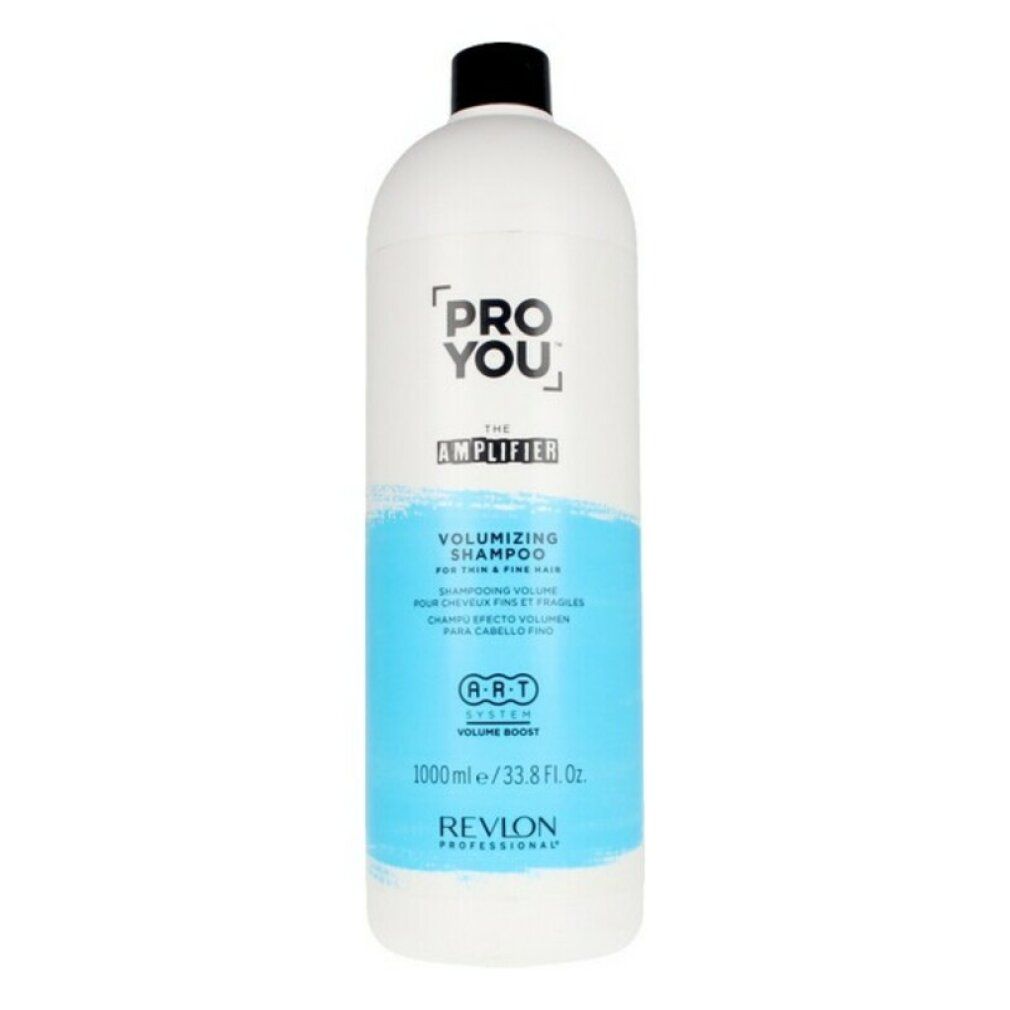 Weiße Flasche mit schwarzem Deckel. Aufschrift: Pro You The Amplifier Volumizing Shampoo. Blaue und weiße Etiketten. Revlon Professional.