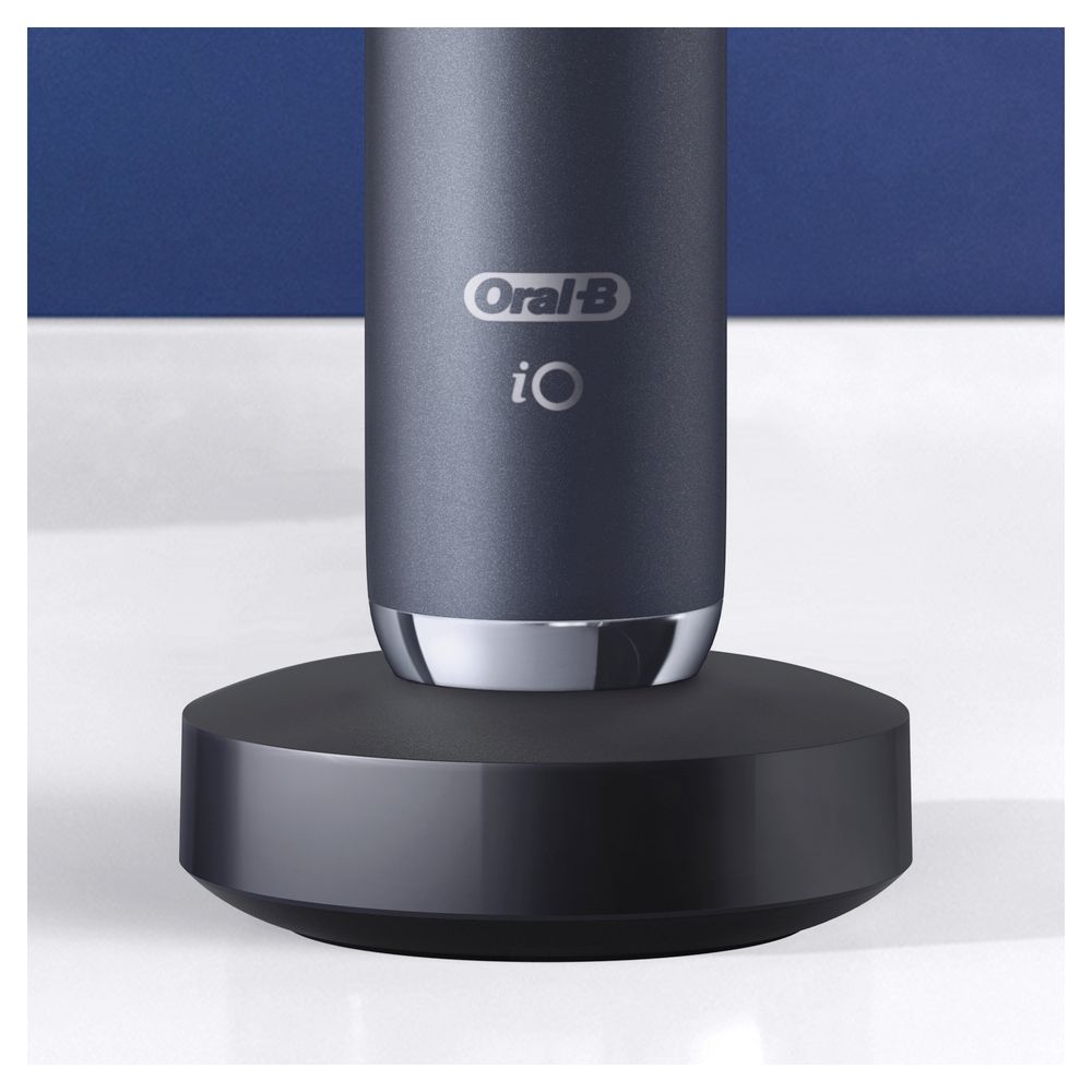 Oral-B - Elektrische Zahnbürste "iO Series 9 + Design Tasche - Black Onyx" in Schwarz